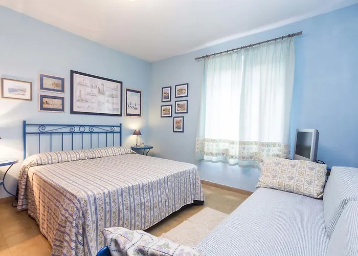 Monserrato - Goelba 度假居 阿祖罗港